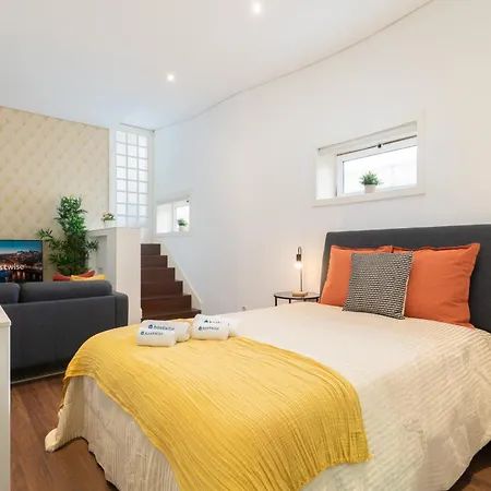 Host Wise - Rustic Flats Porto