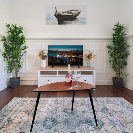 Host Wise - Rustic Flats Porto