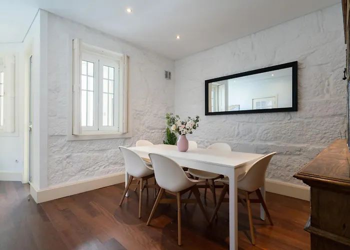 Host Wise - Rustic Flats