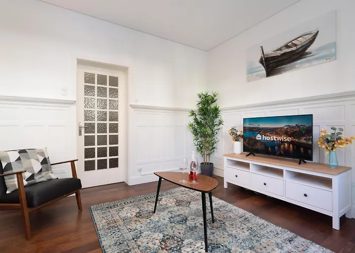 Host Wise - Rustic Flats Oporto