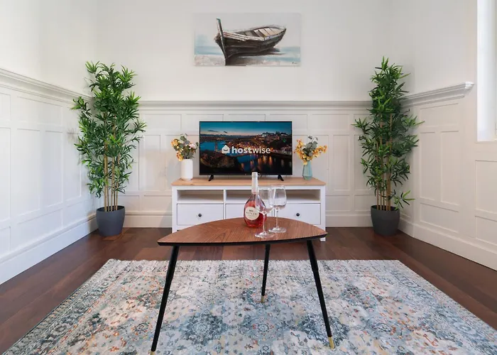 Host Wise - Rustic Flats Oporto