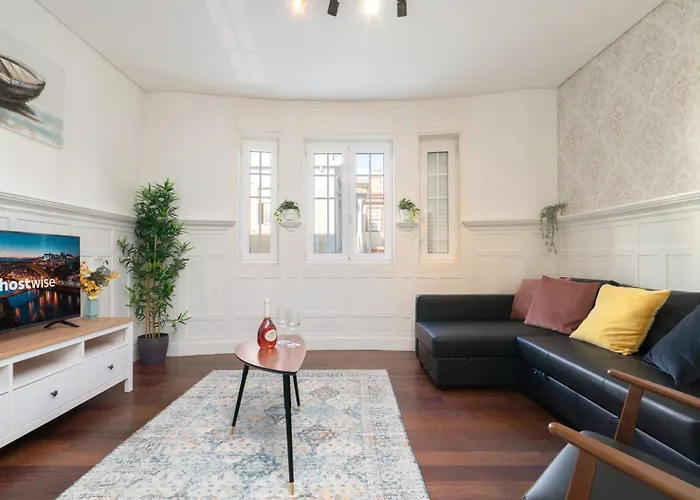 Host Wise - Rustic Flats Oporto