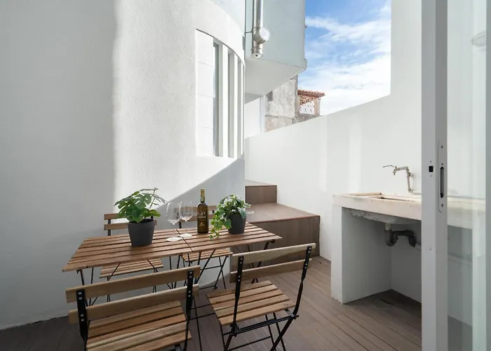 Host Wise - Rustic Flats