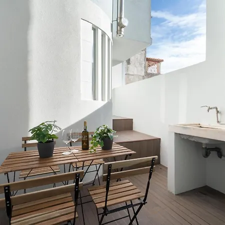 Host Wise - Rustic Flats